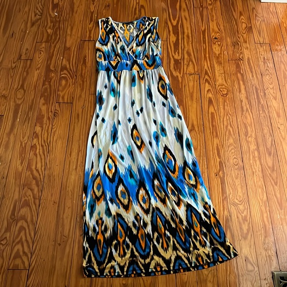 Sleeveless Maxi Dress - Picture 1 of 3